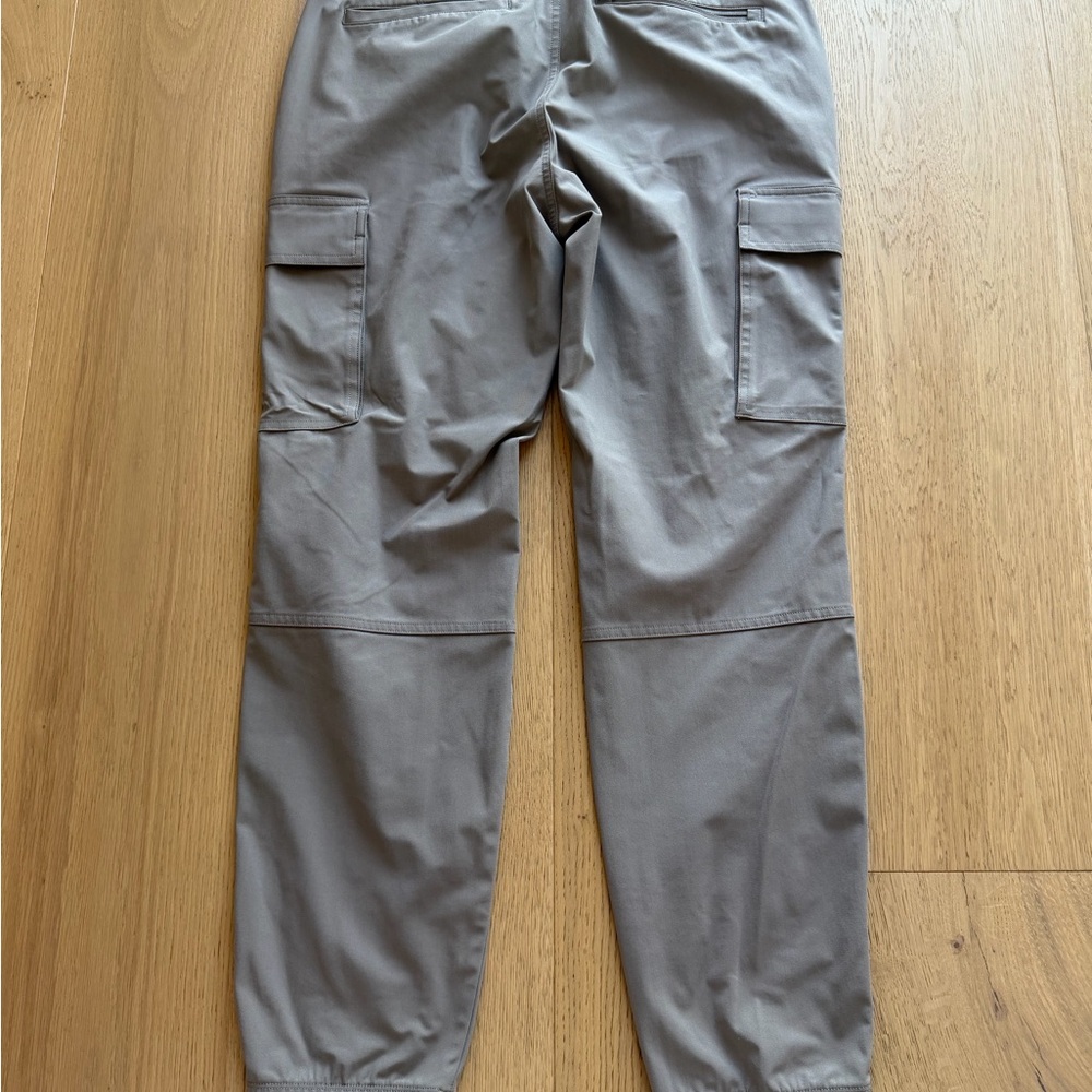 Vuori Men's Cargo Jogger Pants in Light Taupe